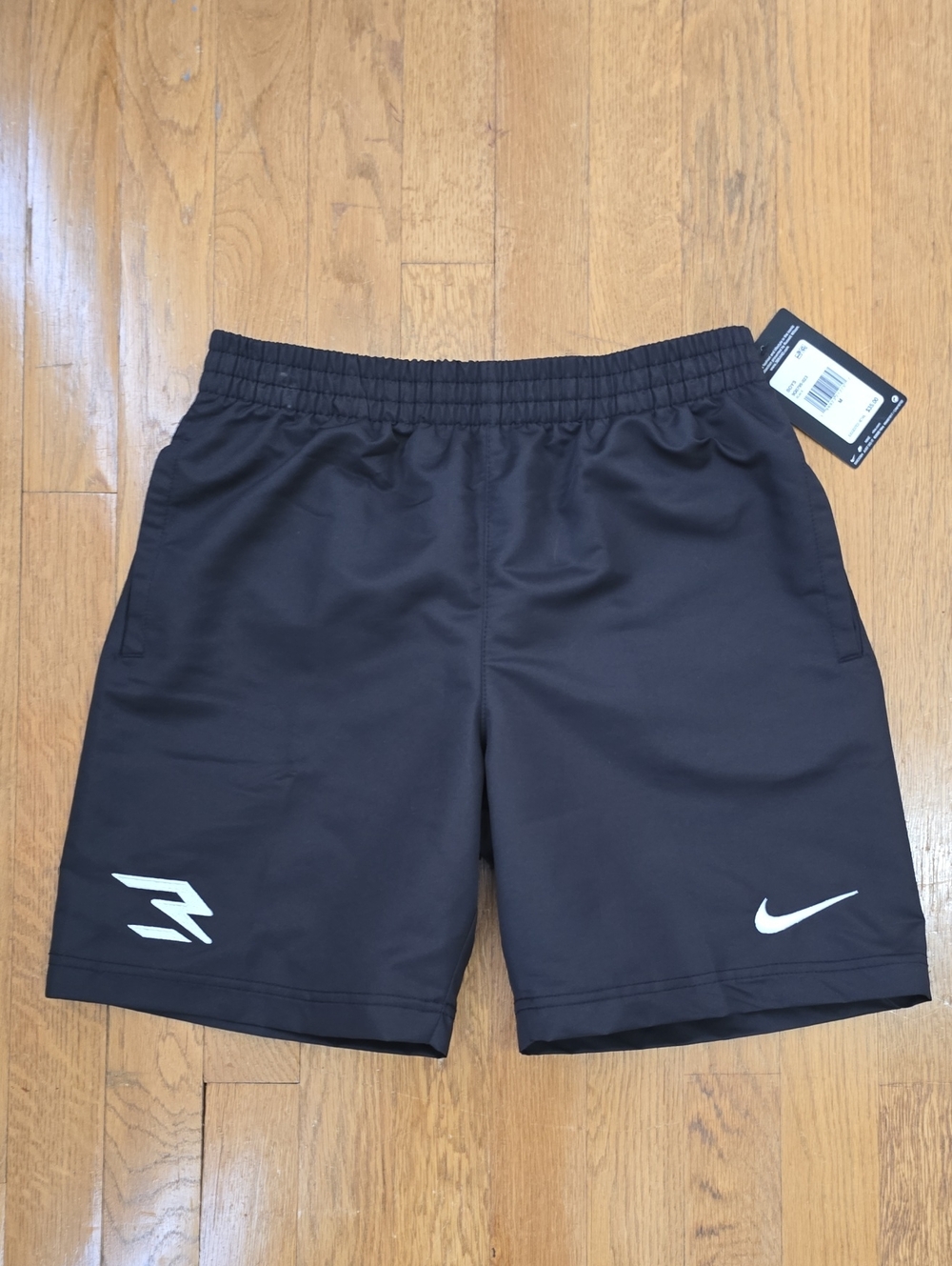 NIKE SIGNATURE BRAND BOY'S BLACK ATHLETIC SHORTS SIZE MEDIUM